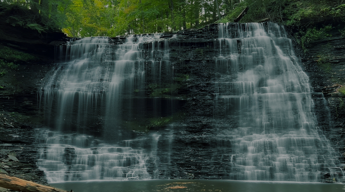Howard Waterfall Retreat - Design a house near an iconic waterfall in the USA